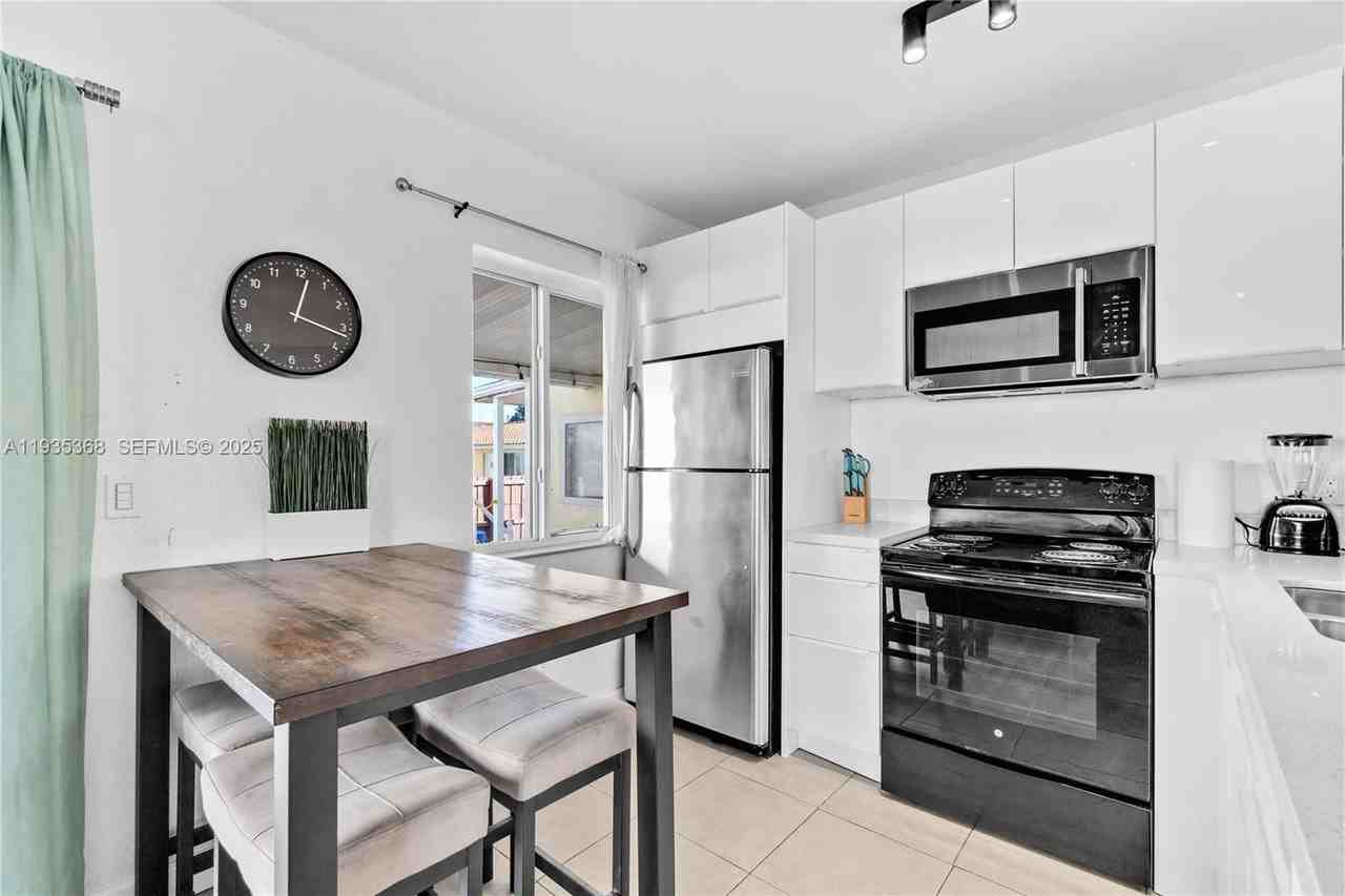 1021 Nw 23rd Ave #1023 - Photo 5 of 8