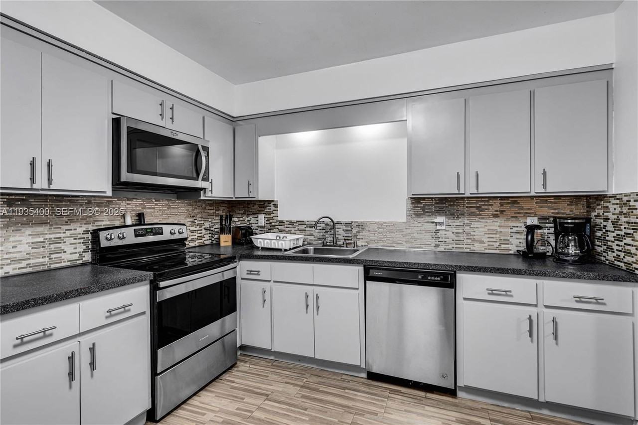 977 Sw 10th St #927 - Photo 5 of 8