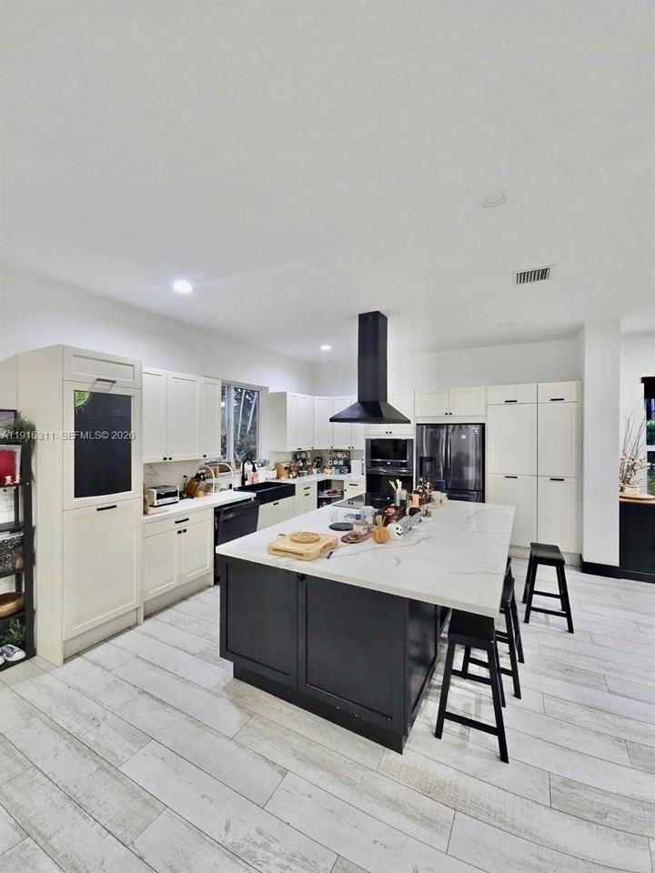 2019 Harbor View Cir - Photo 4 of 29