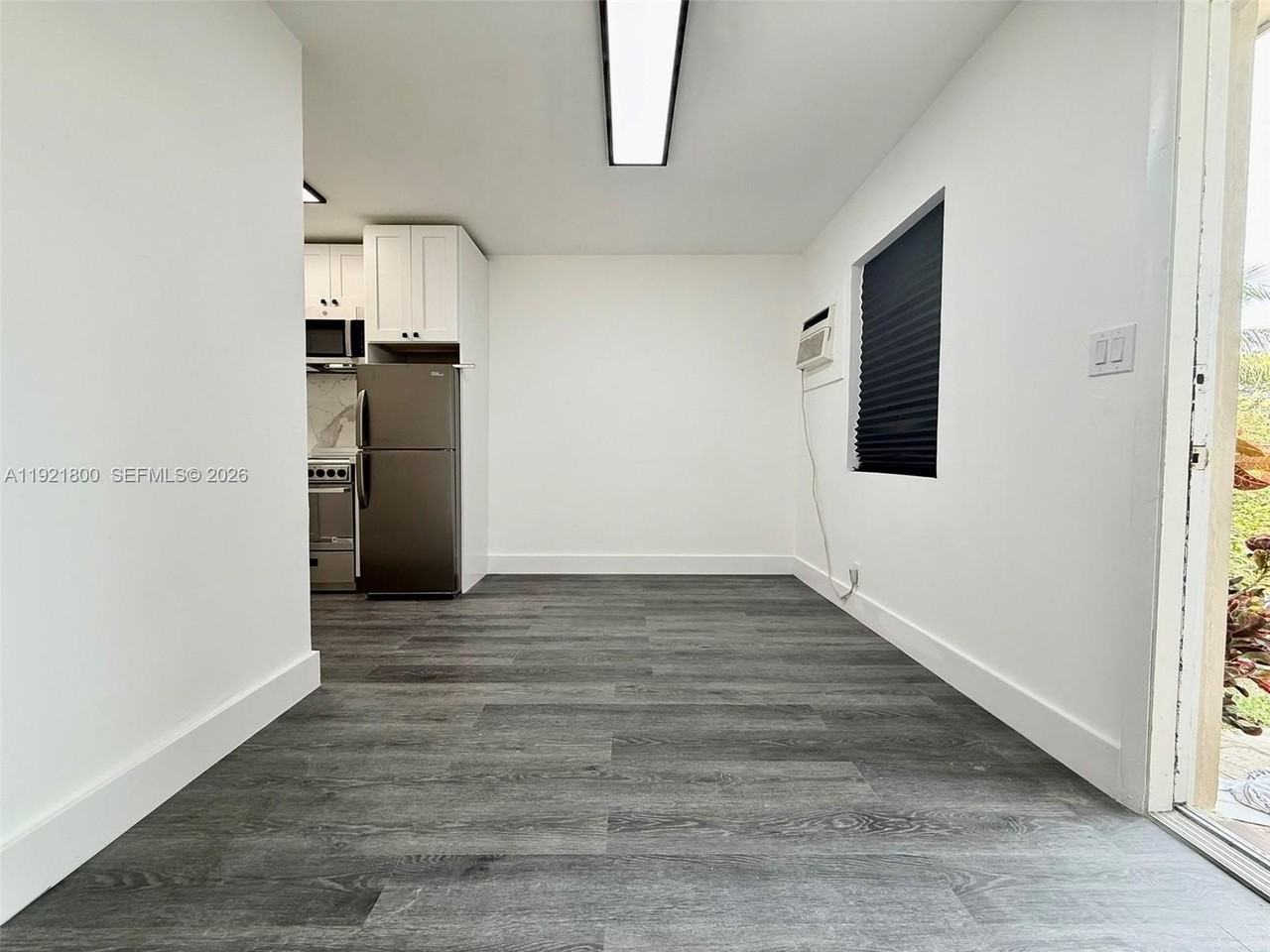 1845 Dixieanna St #2 - Photo 4 of 12