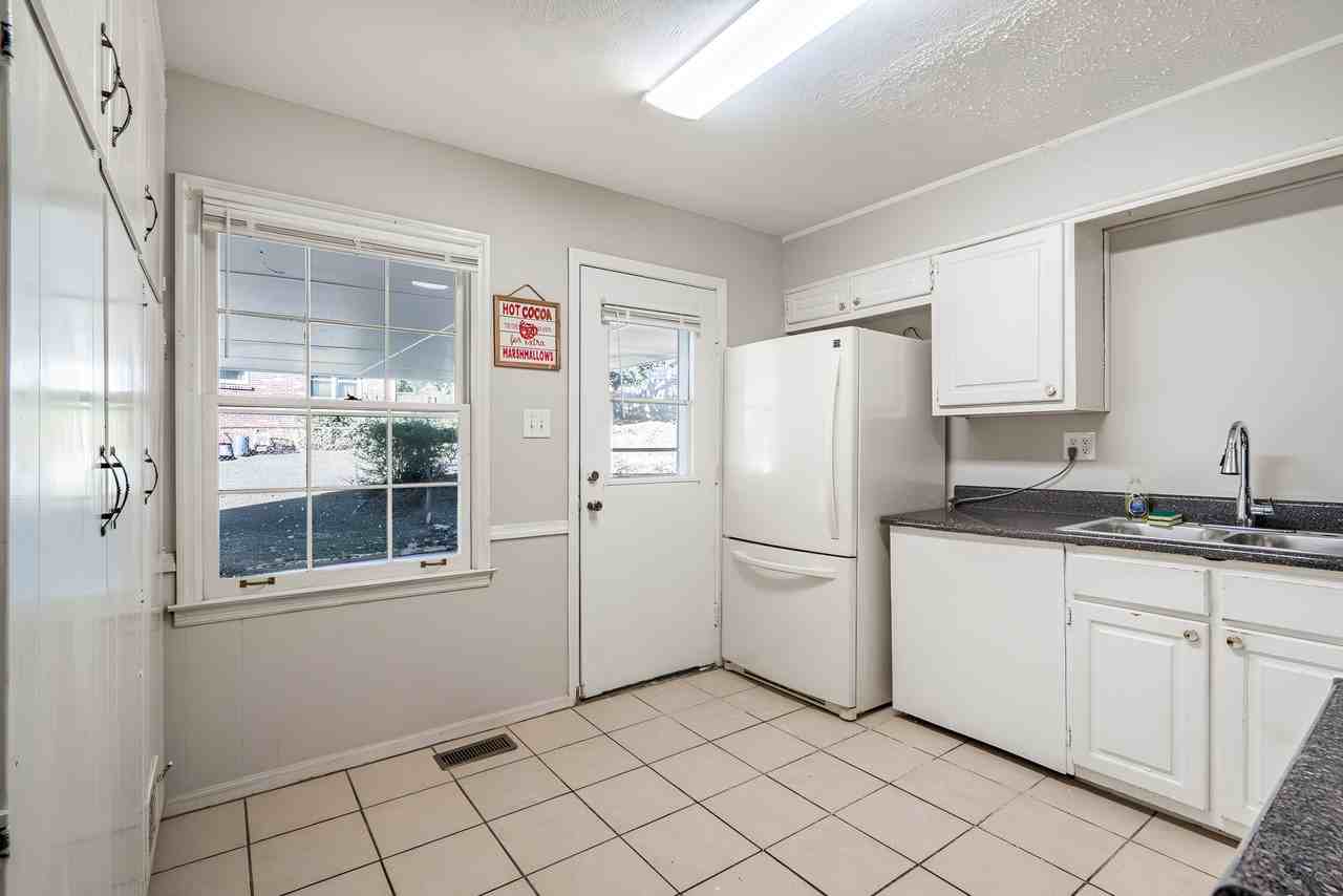 Knighton Dr - Photo 3 of 10