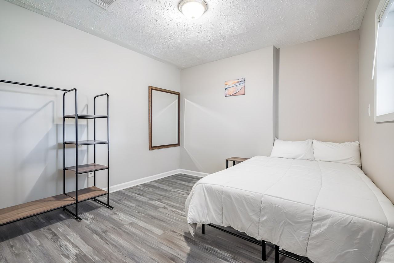 Knighton Dr - Photo 5 of 10