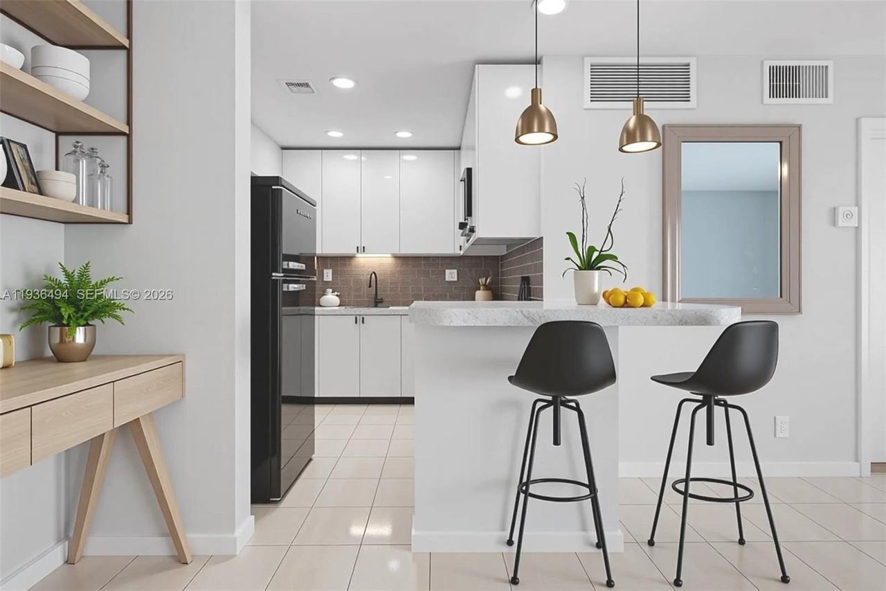 3040 Ne 16th Ave #104 - Photo 2 of 34