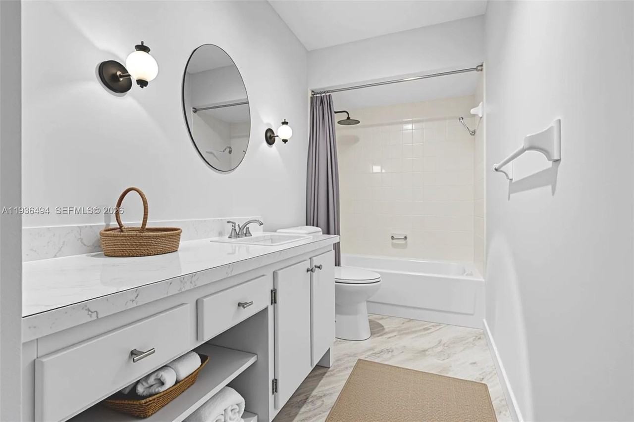 3040 Ne 16th Ave #104 - Photo 4 of 34