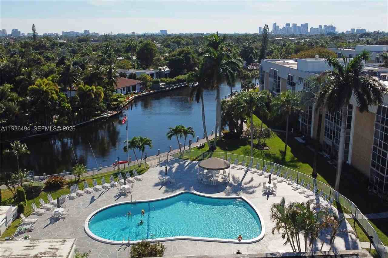 3040 Ne 16th Ave #104 - Photo 6 of 34