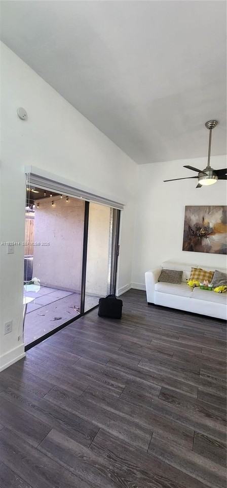 9660 W Elm Ln - Photo 4 of 34