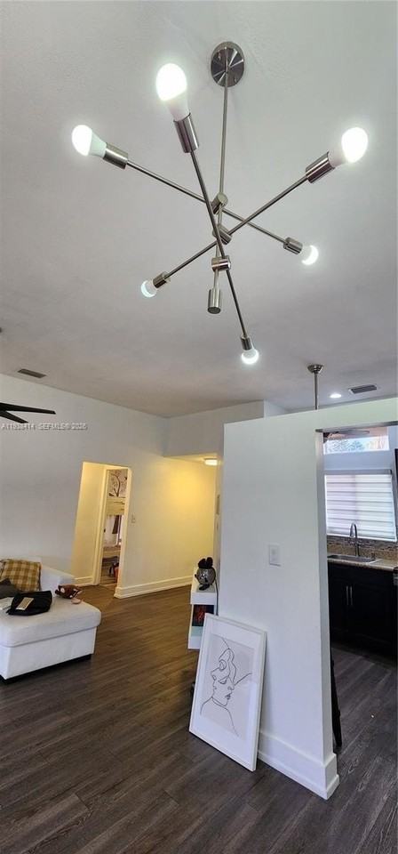 9660 W Elm Ln - Photo 5 of 34