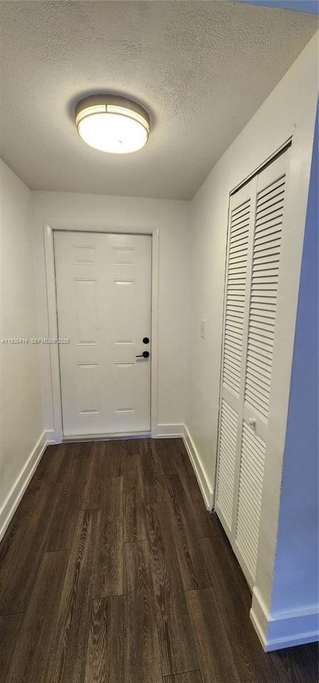 9660 W Elm Ln - Photo 6 of 34