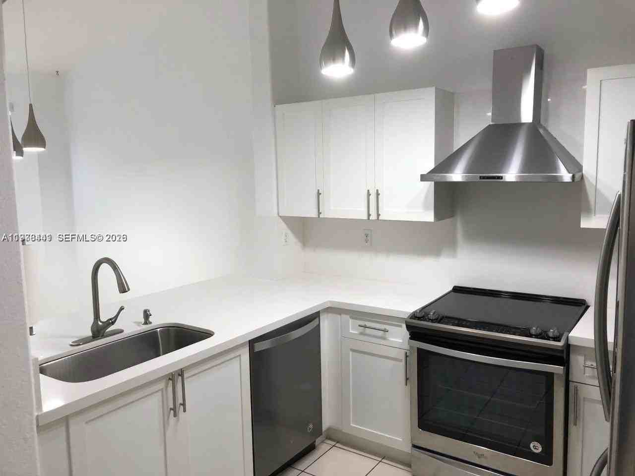 2925 Se 16th Ave #202 - Photo 2 of 11