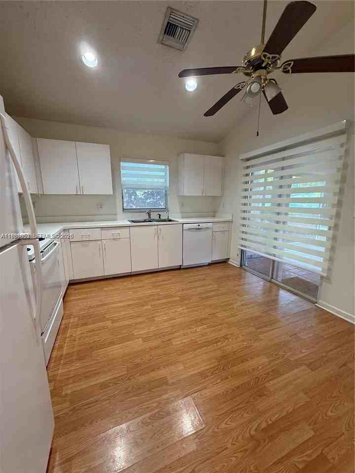 540 Se 21st Ln #540 - Photo 6 of 14