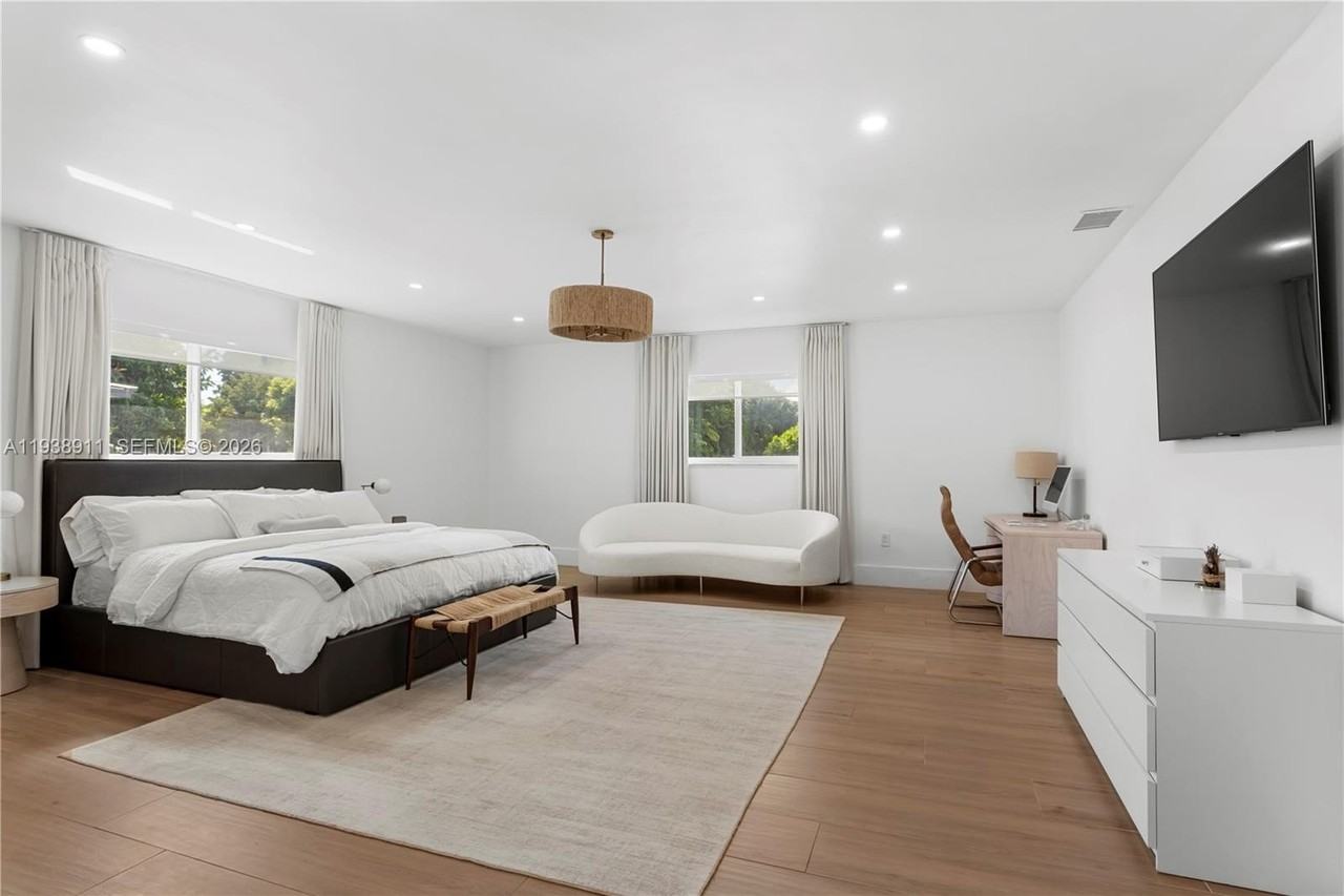 7825 Sw 72nd Ave - Photo 6 of 30