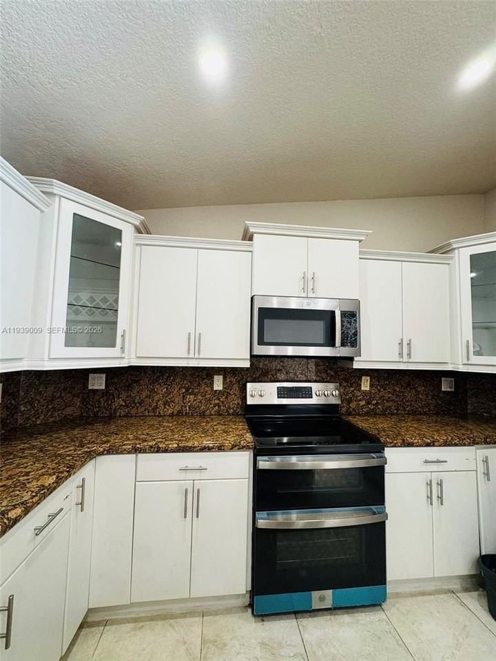 19721 Nw 52nd Ct #19721 - Photo 4 of 21