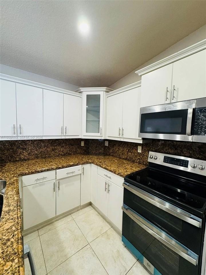 19721 Nw 52nd Ct #19721 - Photo 5 of 21