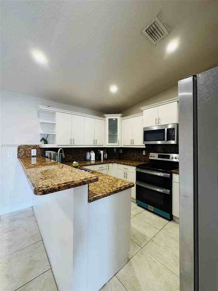 19721 Nw 52nd Ct #19721 - Photo 6 of 21