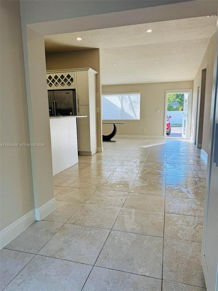 19721 Nw 52nd Ct #19721 - Photo 7 of 21