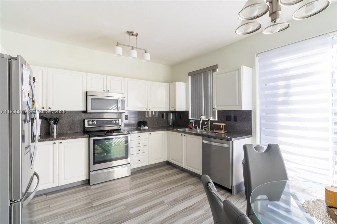 5580 Nw 107th Ave #1214 - Photo 2 of 27