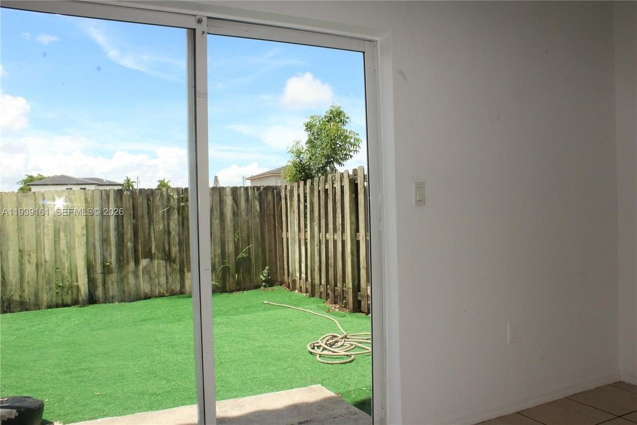 10937 Sw 181st Ter - Photo 6 of 49