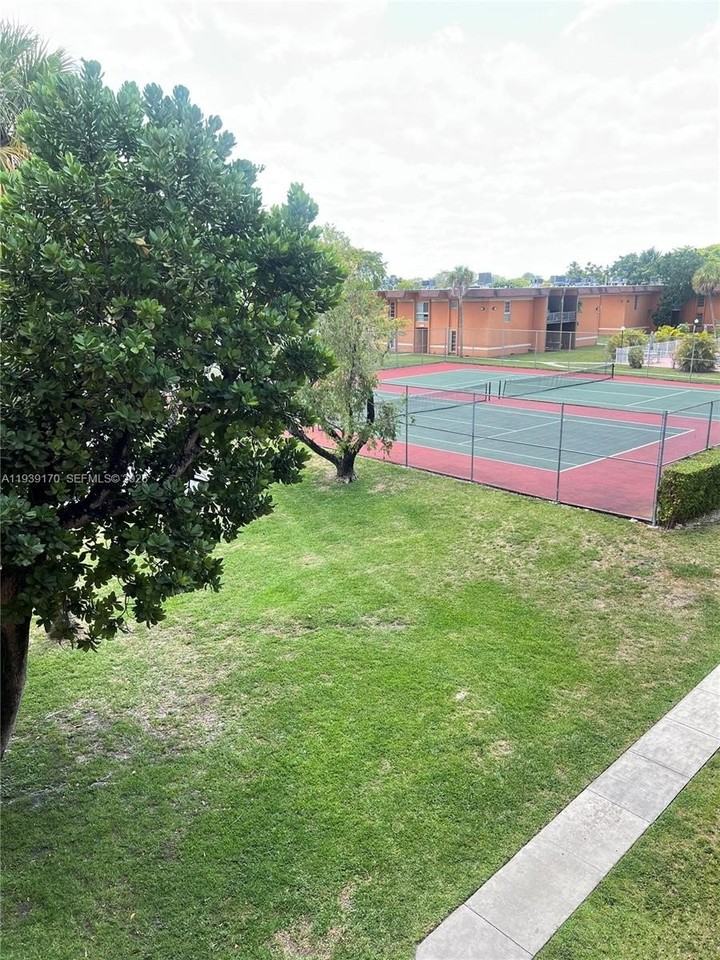 9403 Sw 76th St #Y38 - Photo 5 of 5