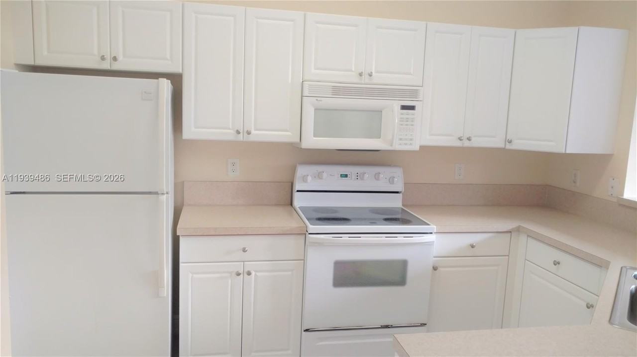 4404 Sw 160th Ave #834 - Photo 4 of 35