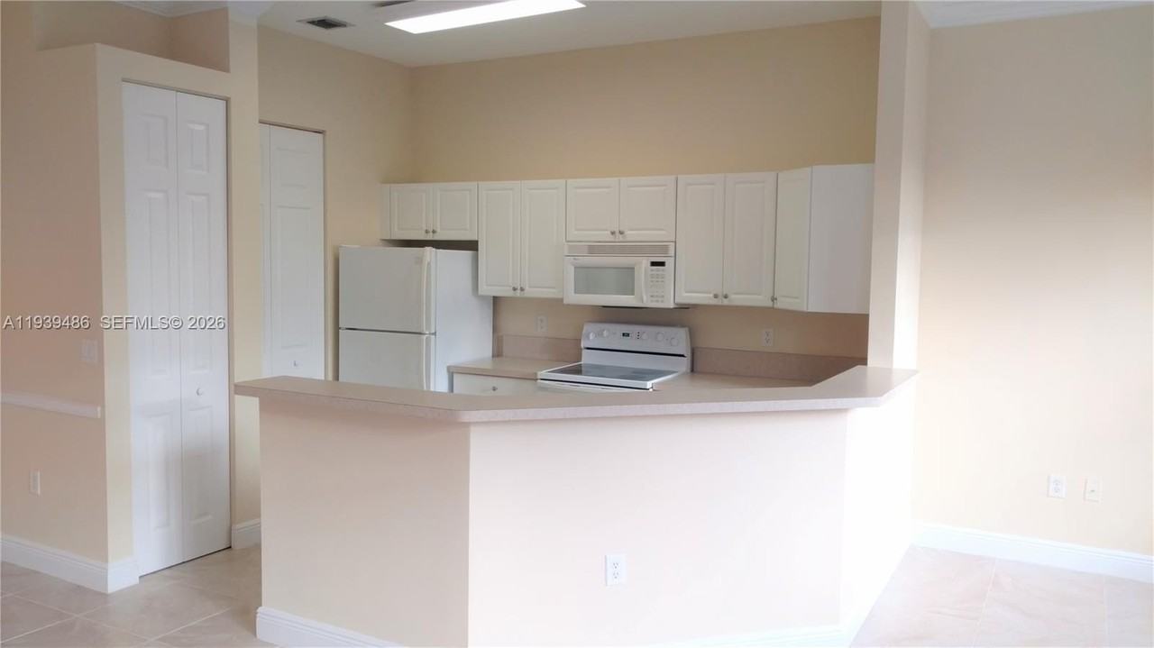 4404 Sw 160th Ave #834 - Photo 5 of 35