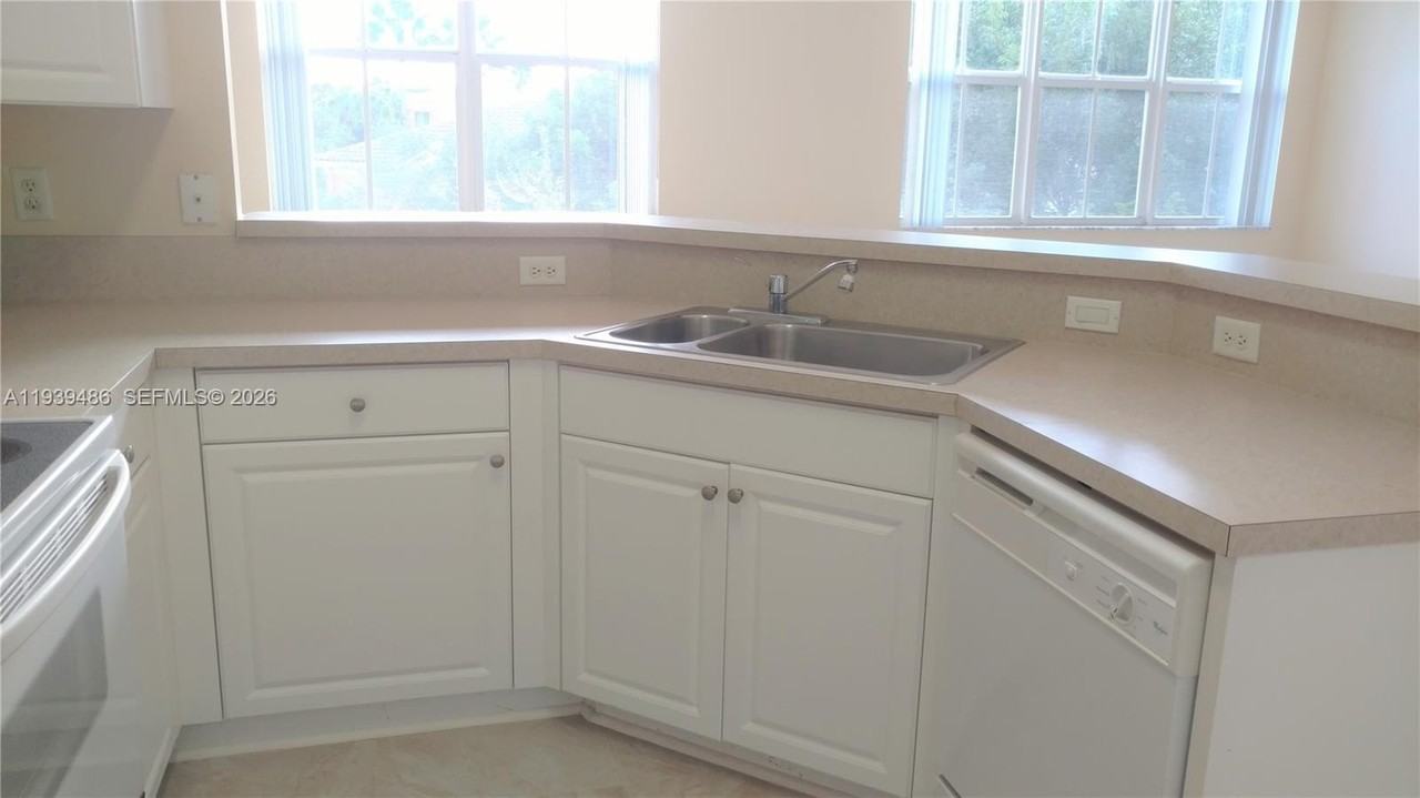 4404 Sw 160th Ave #834 - Photo 6 of 35