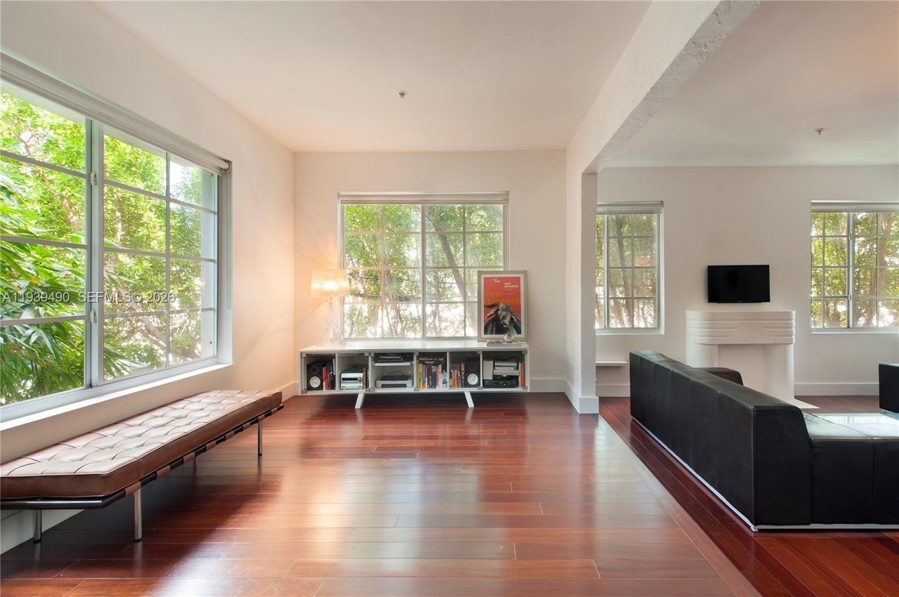 1025 Michigan Ave #2C - Photo 5 of 11