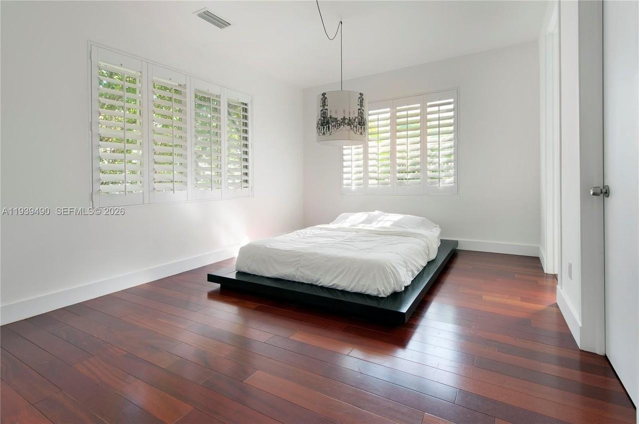 1025 Michigan Ave #2C - Photo 7 of 11