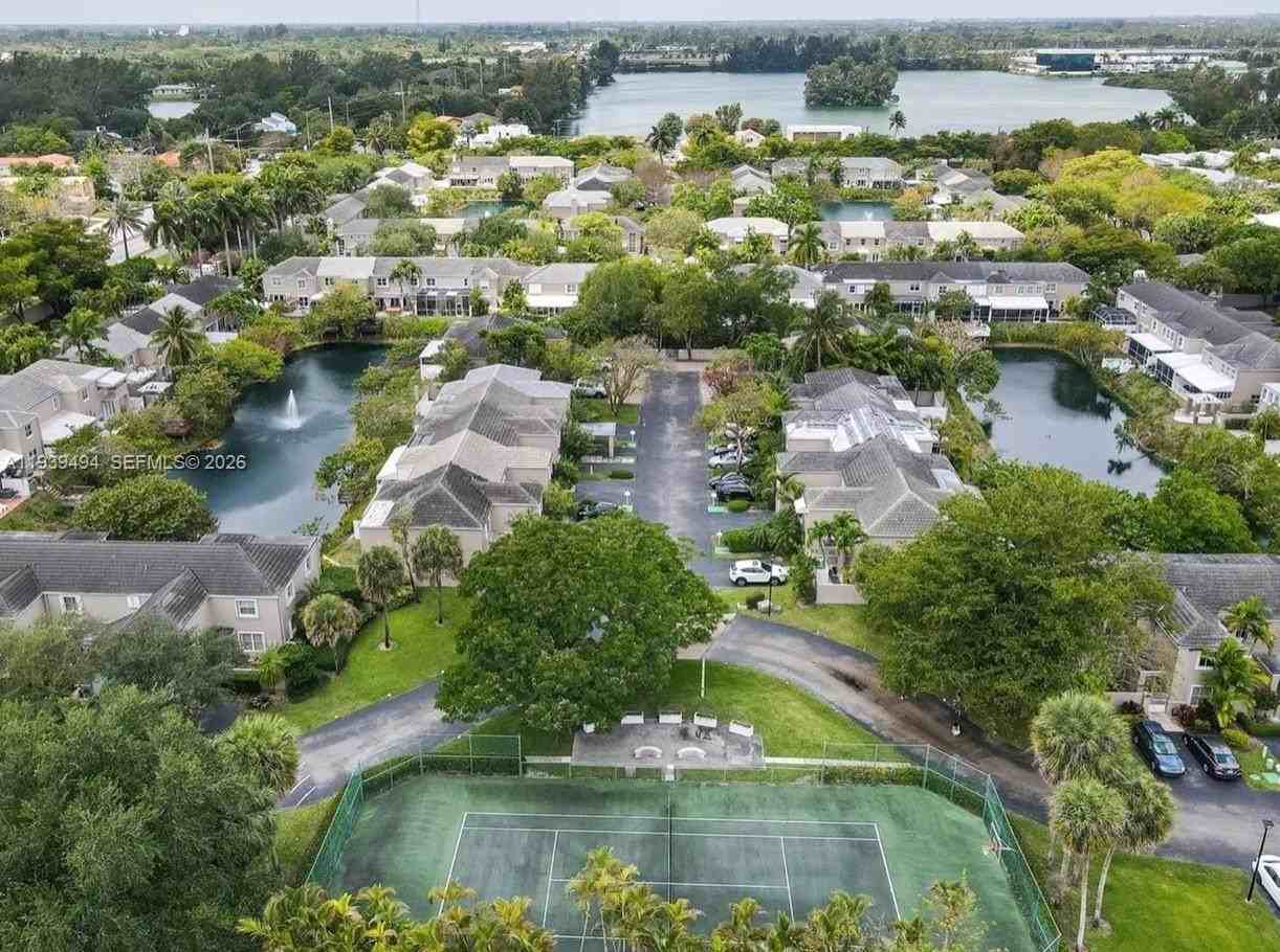 6950 Sw 55th Ter E - Photo 4 of 16