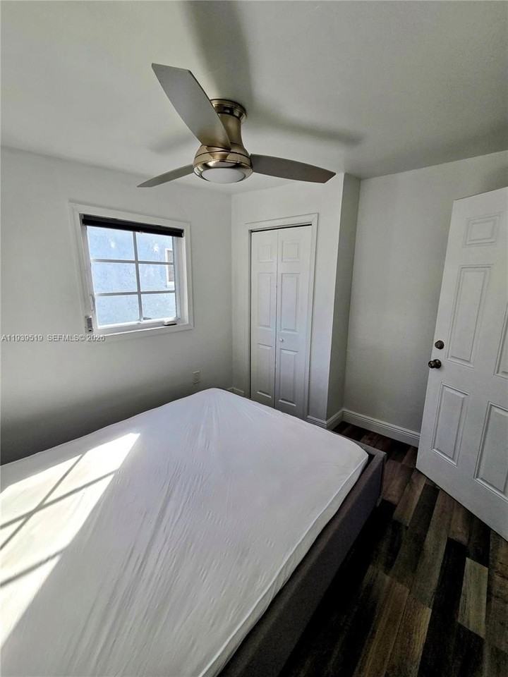 5565 Nw 24th Ave #0 - Photo 4 of 8