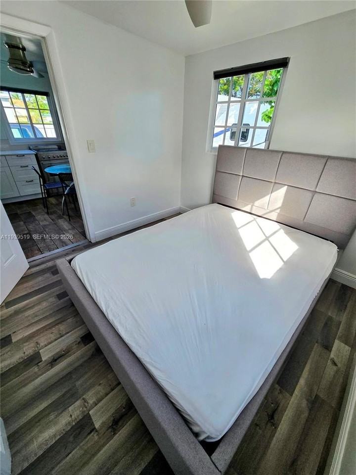 5565 Nw 24th Ave #0 - Photo 5 of 8