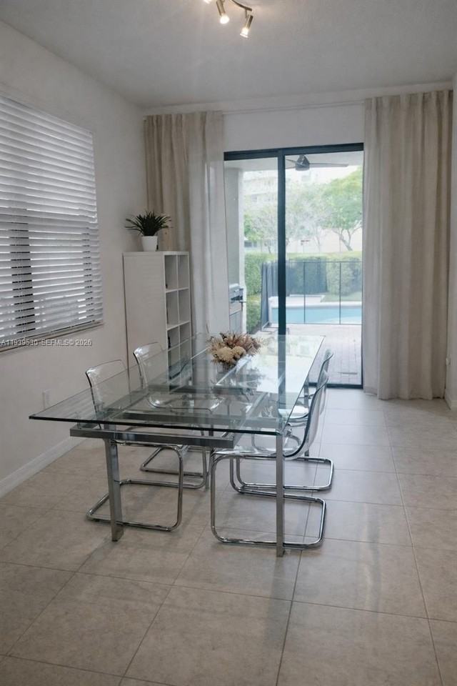 909 Ne 193rd Ter #909 - Photo 3 of 21