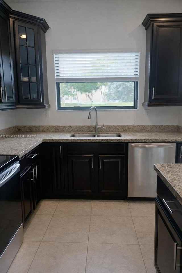 909 Ne 193rd Ter #909 - Photo 6 of 21