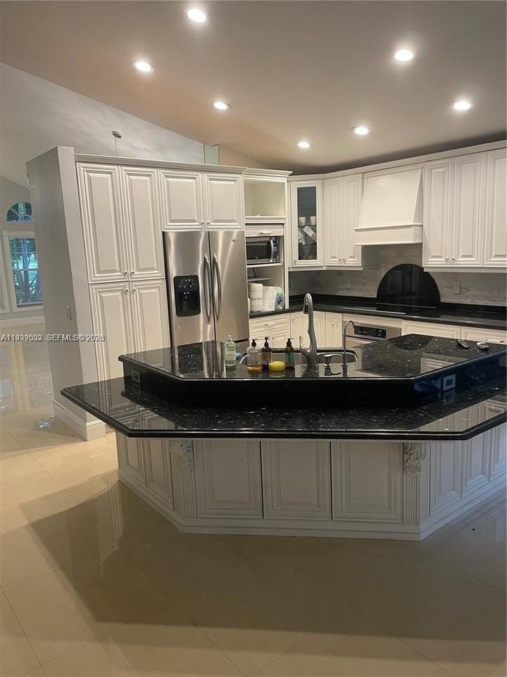 1552 Nw 135th Ave - Photo 3 of 36