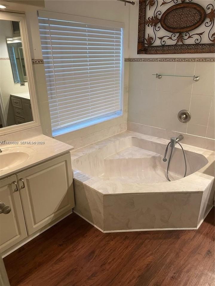 1552 Nw 135th Ave - Photo 7 of 36