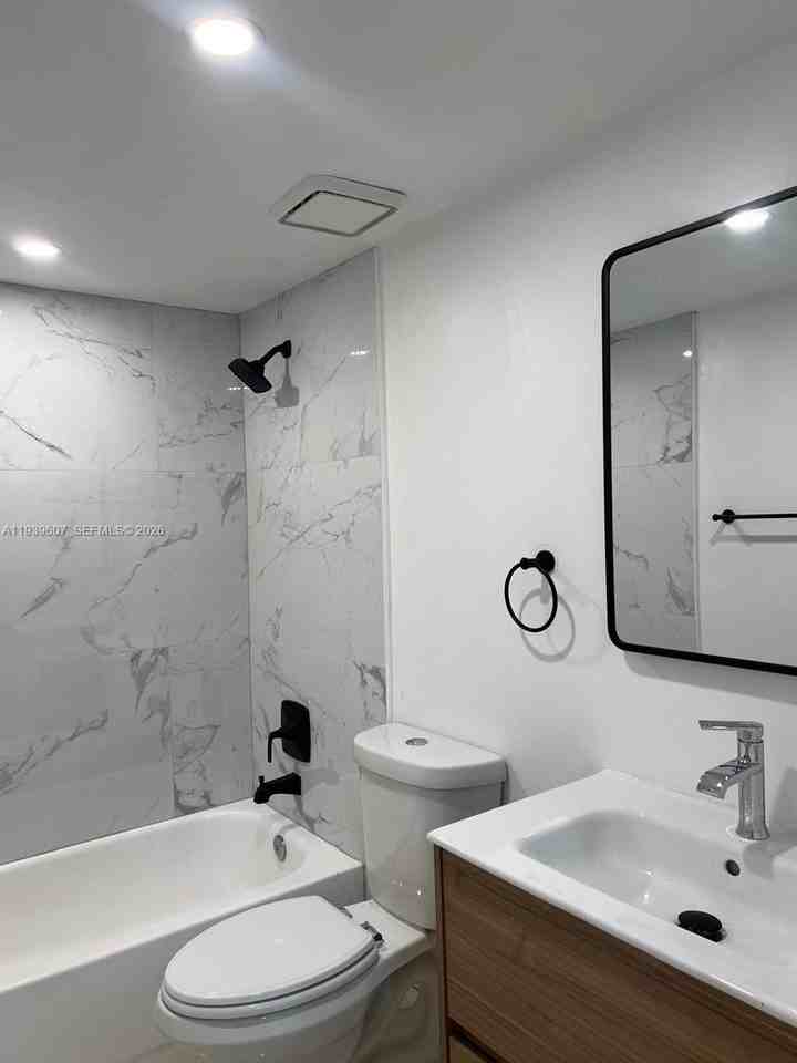 2727 Nw 17th Ter #404 - Photo 7 of 8