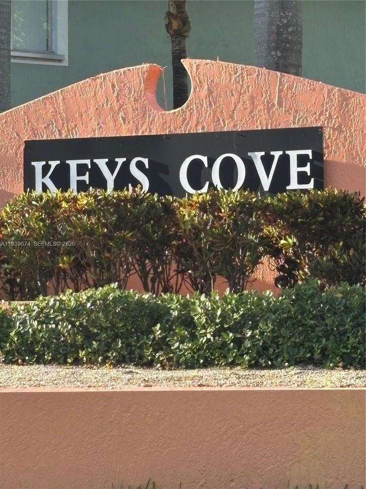 2615 Se 14th Ave #2615 - Photo 2 of 20