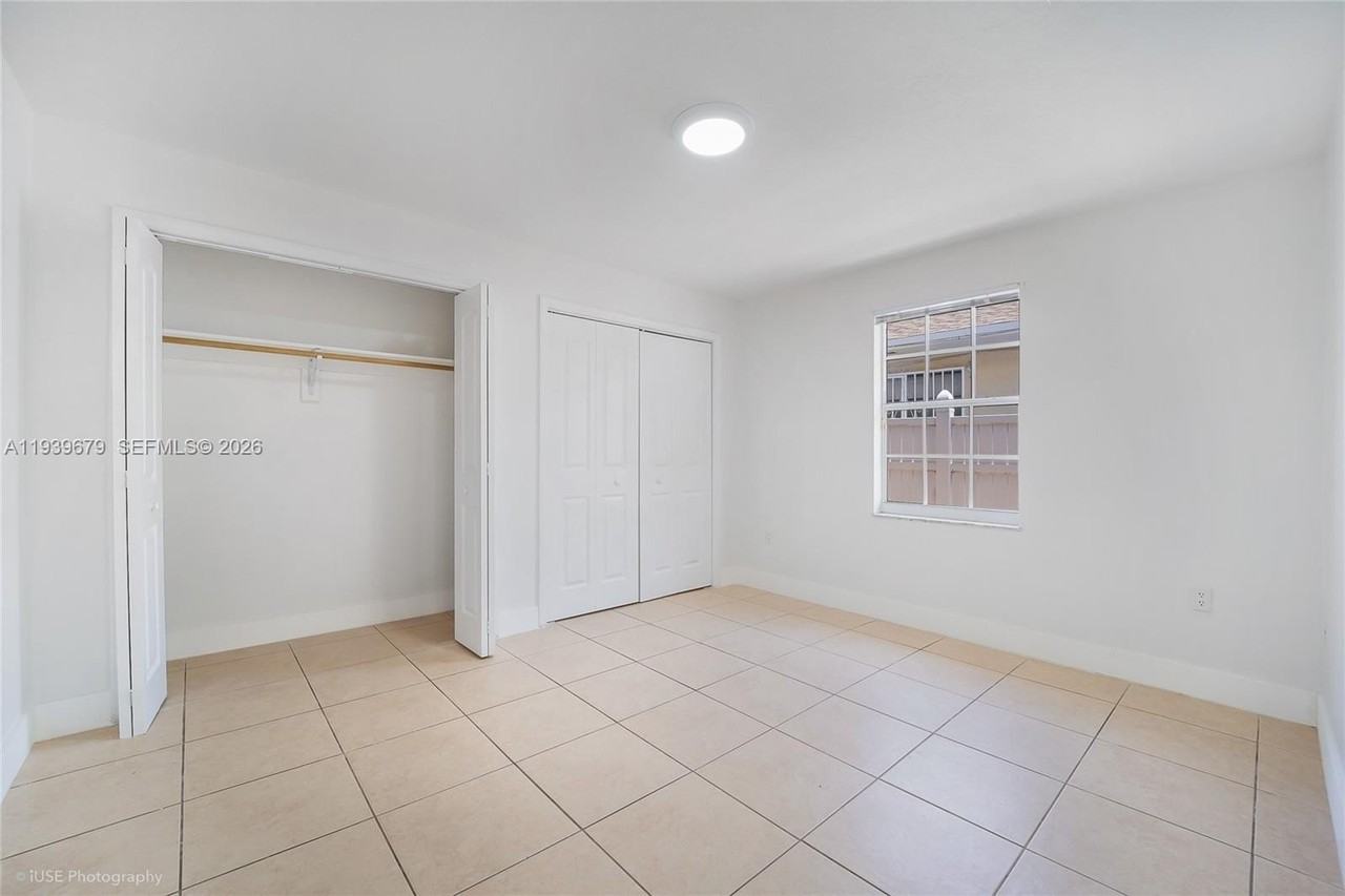 3653 Sw 27th St - Photo 6 of 9