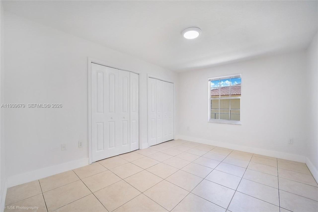 3653 Sw 27th St - Photo 7 of 9