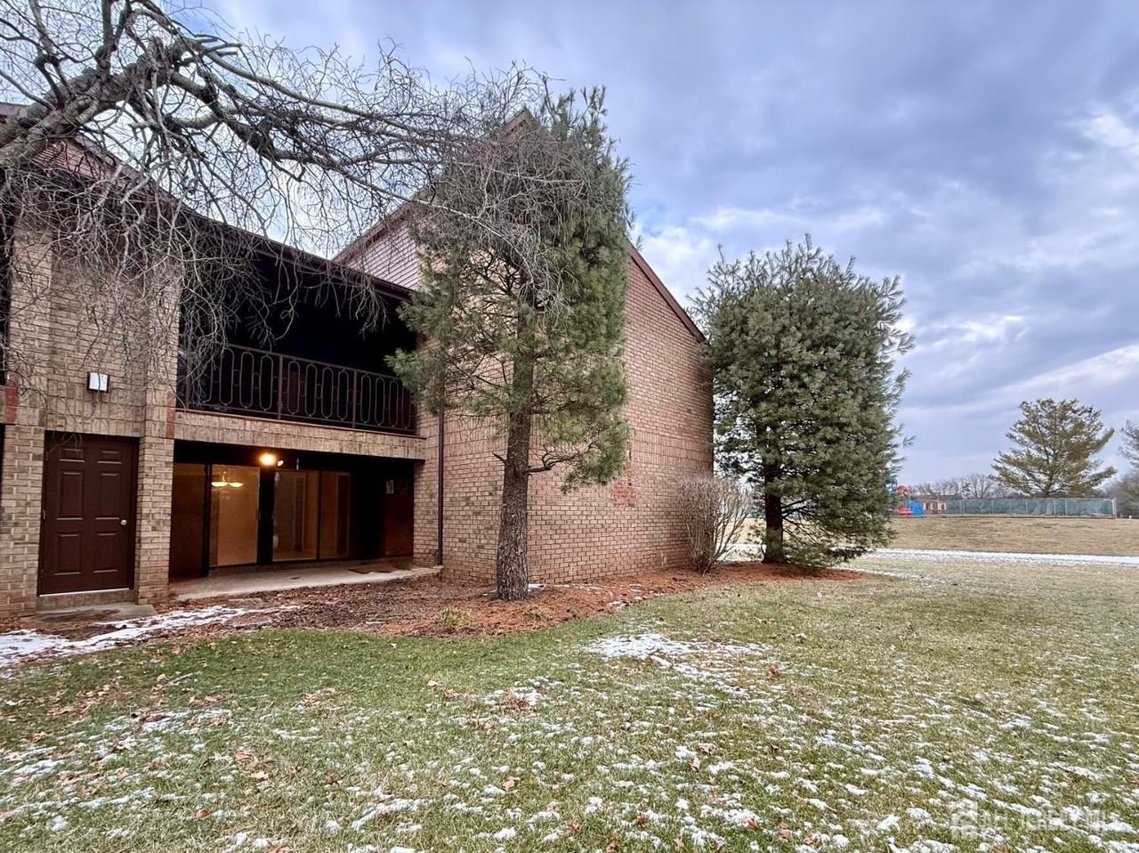 256 Willowbrook Dr - Photo 3 of 16