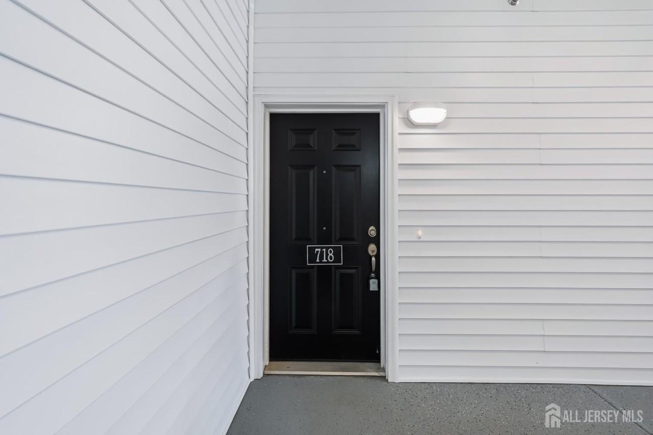 718 Stiller Ln - Photo 2 of 39