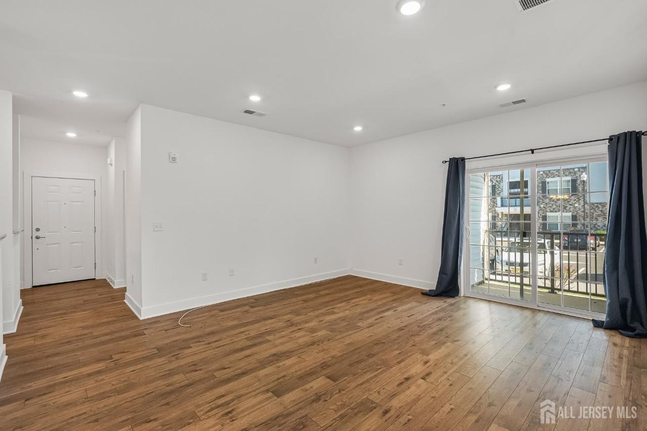 718 Stiller Ln - Photo 4 of 39