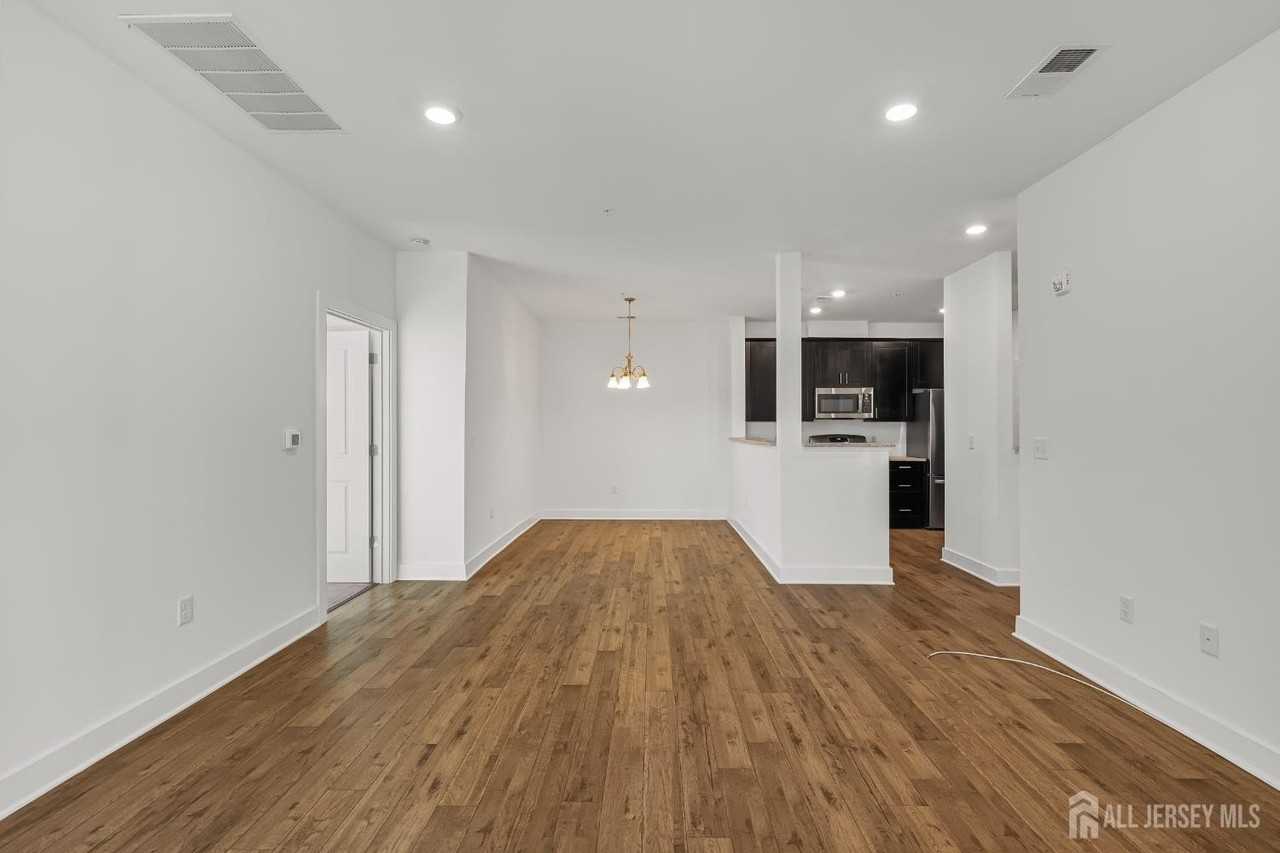 718 Stiller Ln - Photo 5 of 39