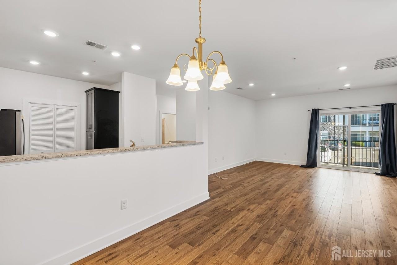 718 Stiller Ln - Photo 6 of 39