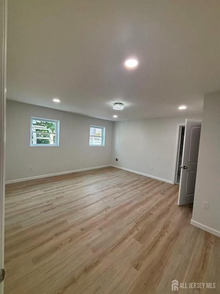 17 1/2 Thomas St #1F - Photo 3 of 5