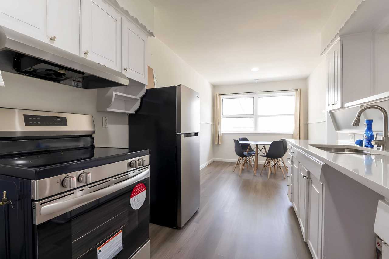 Maureen Dr - Photo 6 of 9