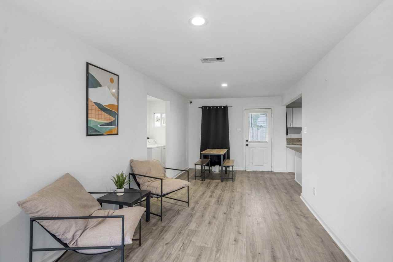 Lyndhurst Dr - Photo 3 of 10