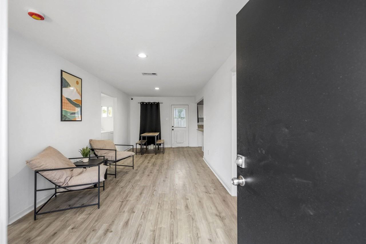 Lyndhurst Dr - Photo 7 of 10