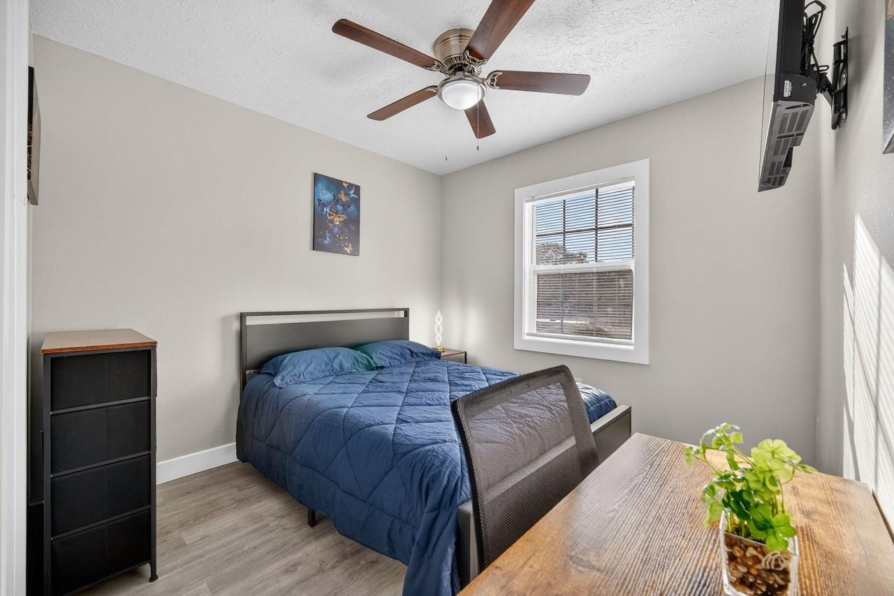 Phillips St - Photo 6 of 8