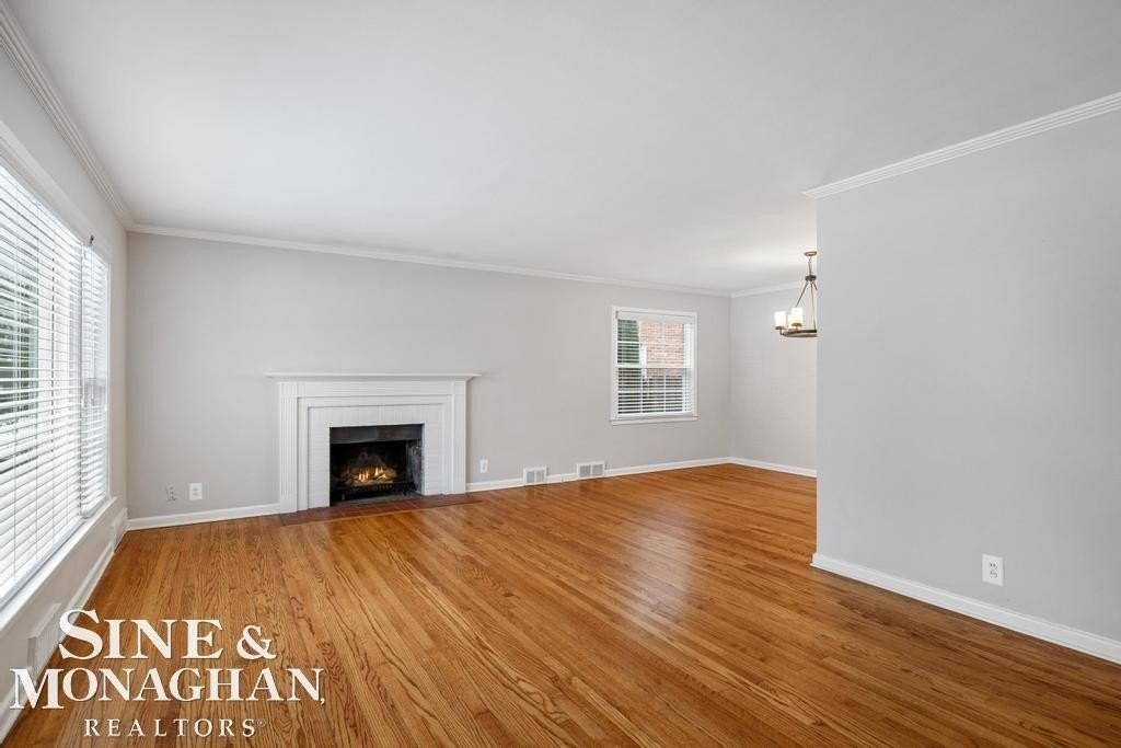 835 Harcourt Rd - Photo 4 of 41