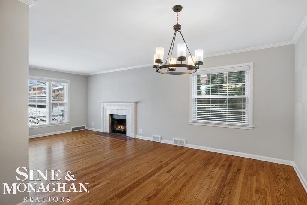 835 Harcourt Rd - Photo 7 of 41